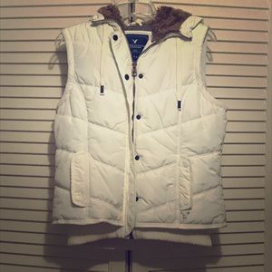 American Eagle white down puffy vest